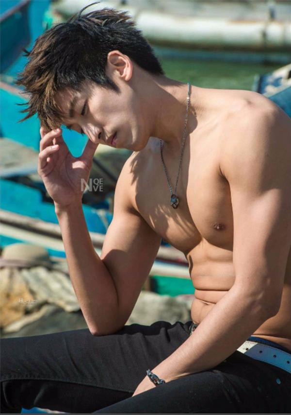 Whoseman-4-明星教練男丁格爾-芬達-全裸非全見寫真書